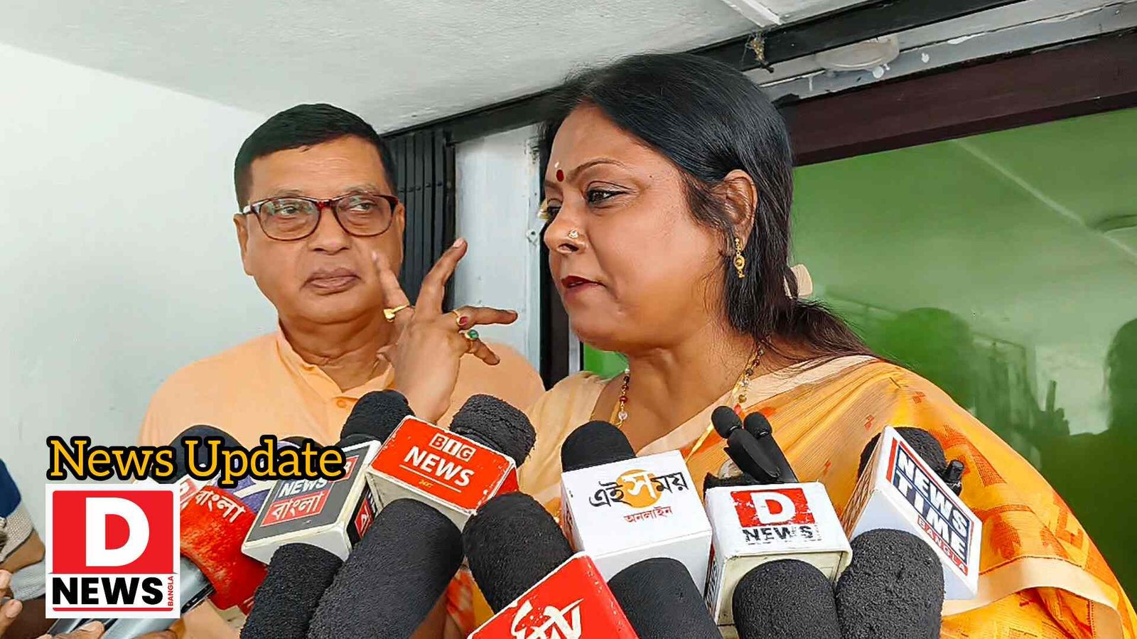 Midnapore : আমাদের এলাকায় গিয়ে কাজ করতে দিতে হবে,মঞ্চে ডেকে পুষ্প দিয়ে সম্বর্ধনা দিলে হবে না! মন্ত্রী দিলীপ ঘোষের বৈঠক থেকে বেরিয়ে ক্ষোভ প্রকাশ প্রাক্তন মন্ত্রী তৃণমূল বিধায়িকা শিউলি সাহার