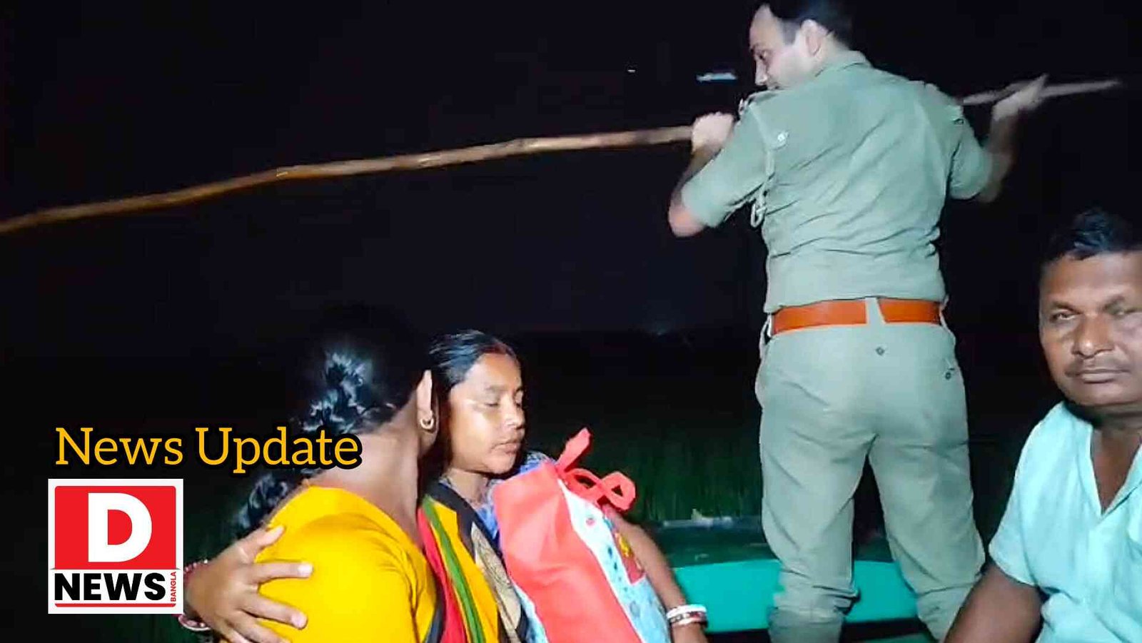 Police Help : জলবন্দি গ্রামে নিজে নৌকা চালিয়ে প্রসূতি মহিলা উদ্ধার পুলিশের! ওসির ভূমিকায় বাহবা জেলা বাসীর