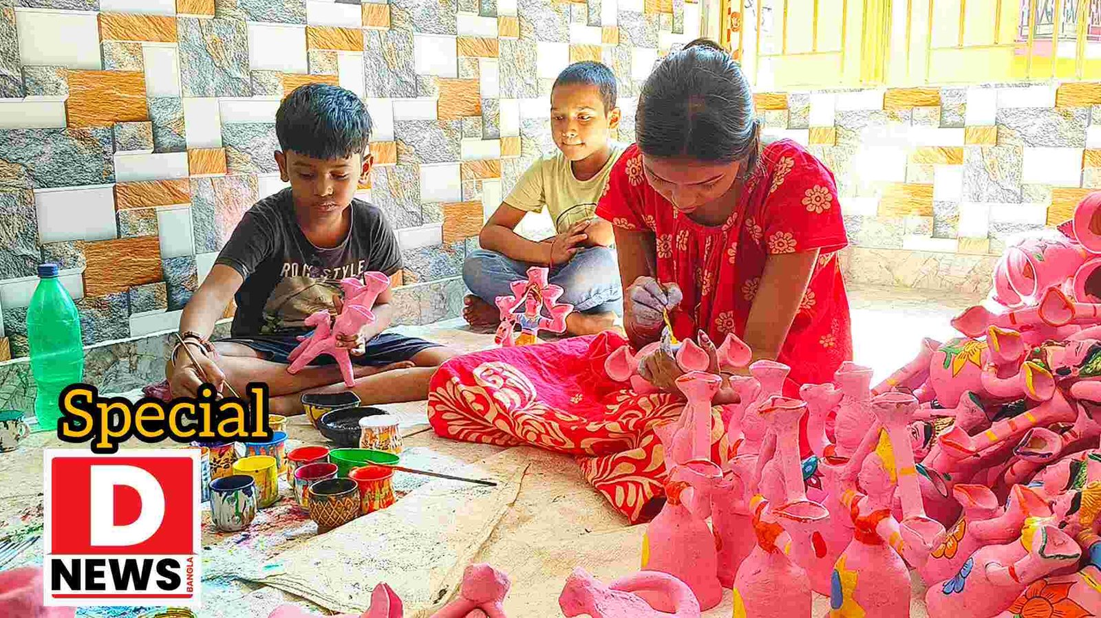 Dewali Putul : ঝড় বৃষ্টির ওয়েদারের মধ্যেও পুতুল গড়ছেন কুমোর পাড়ার শিল্পীরা! জিনিসপত্রের দাম বৃদ্ধির সঙ্গে পুতুলের দাম বাড়িয়ে ব্যবসা টিকিয়ে রেখেছে শিল্পীরা